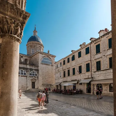 The Bassegli - Gozze Palace * Ragusa
