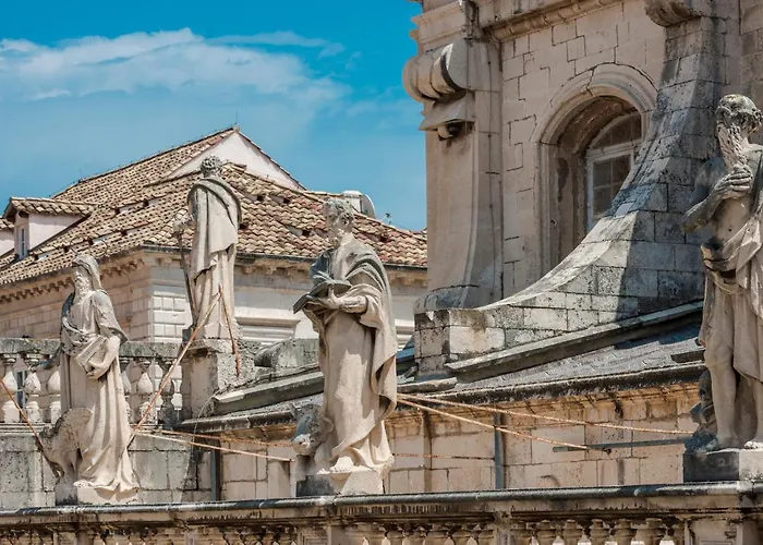 The Bassegli - Gozze Palace * Ragusa